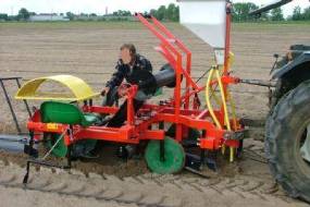 Máquinas para cubrir plantas con film y agrotextil